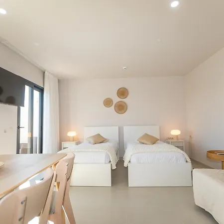 Seven Seafront 3* البوفيرا